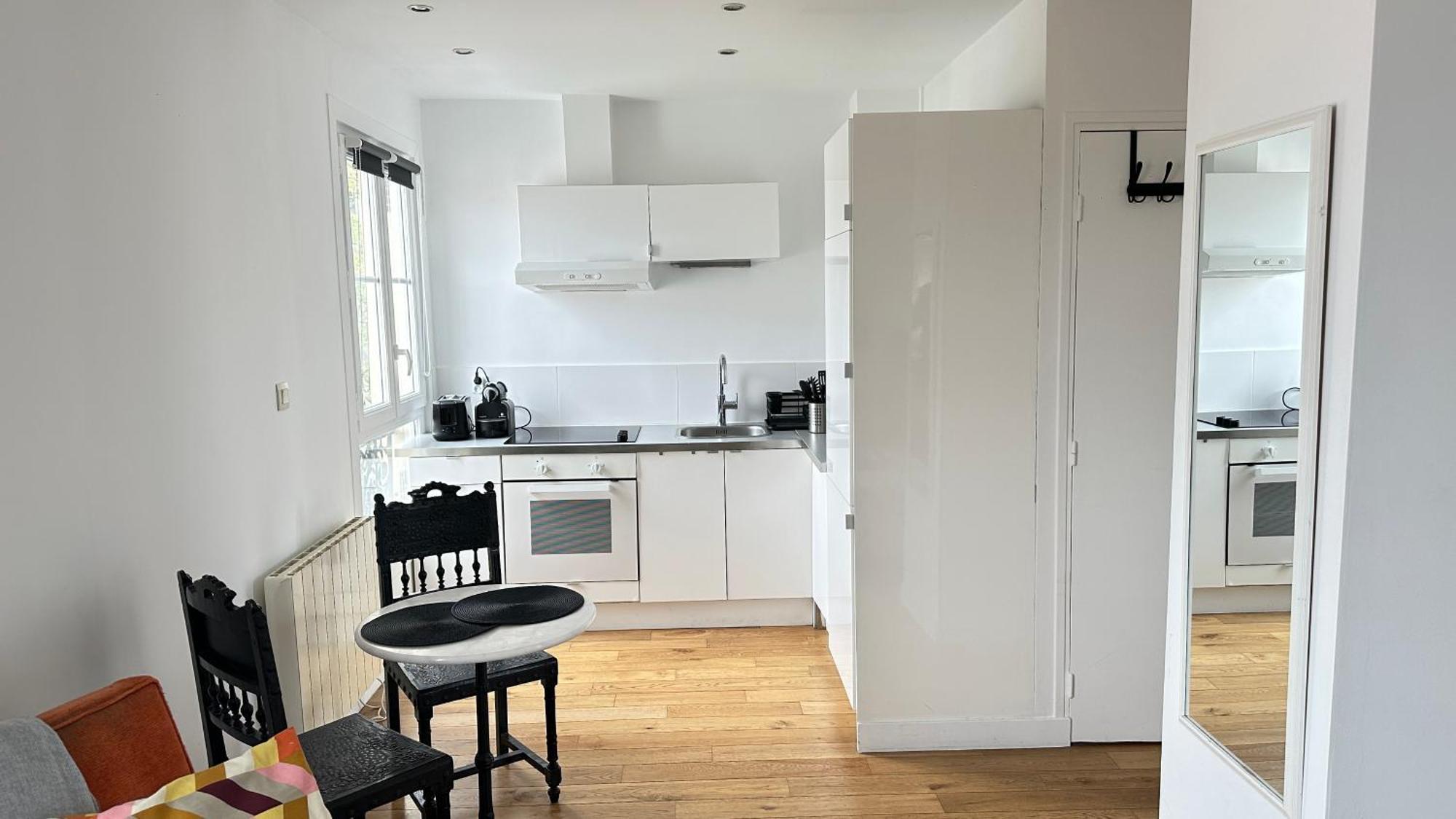 Appartamento Charmant Studio Au Coeur Du 18E Parigi Esterno foto