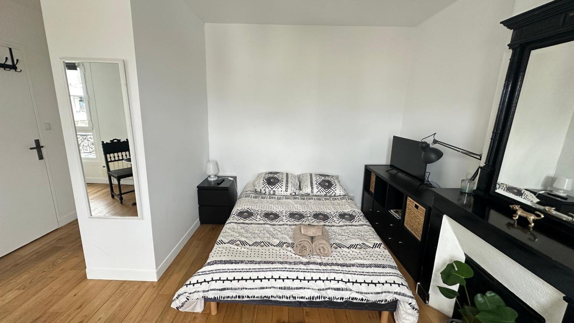 Appartamento Charmant Studio Au Coeur Du 18E Parigi Esterno foto